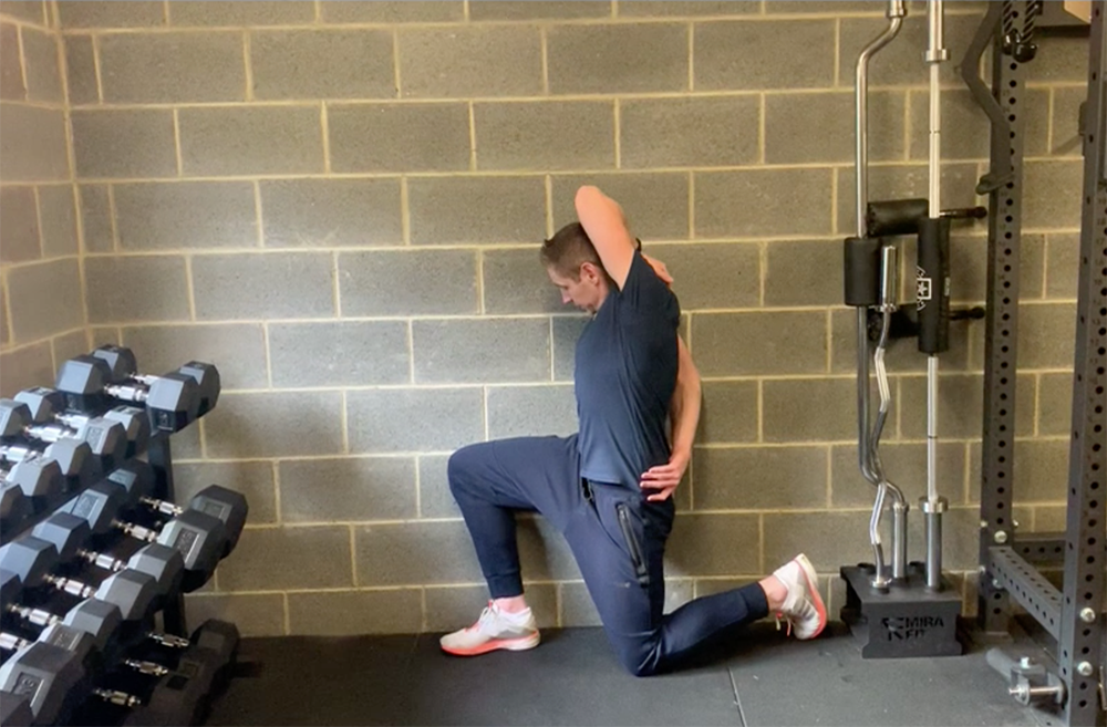 Left internal oblique stretch to help mobilise the thoracic spine